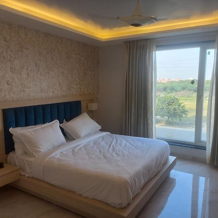 Hotel Holiday Grand نويدا الكبرى المظهر الخارجي الصورة