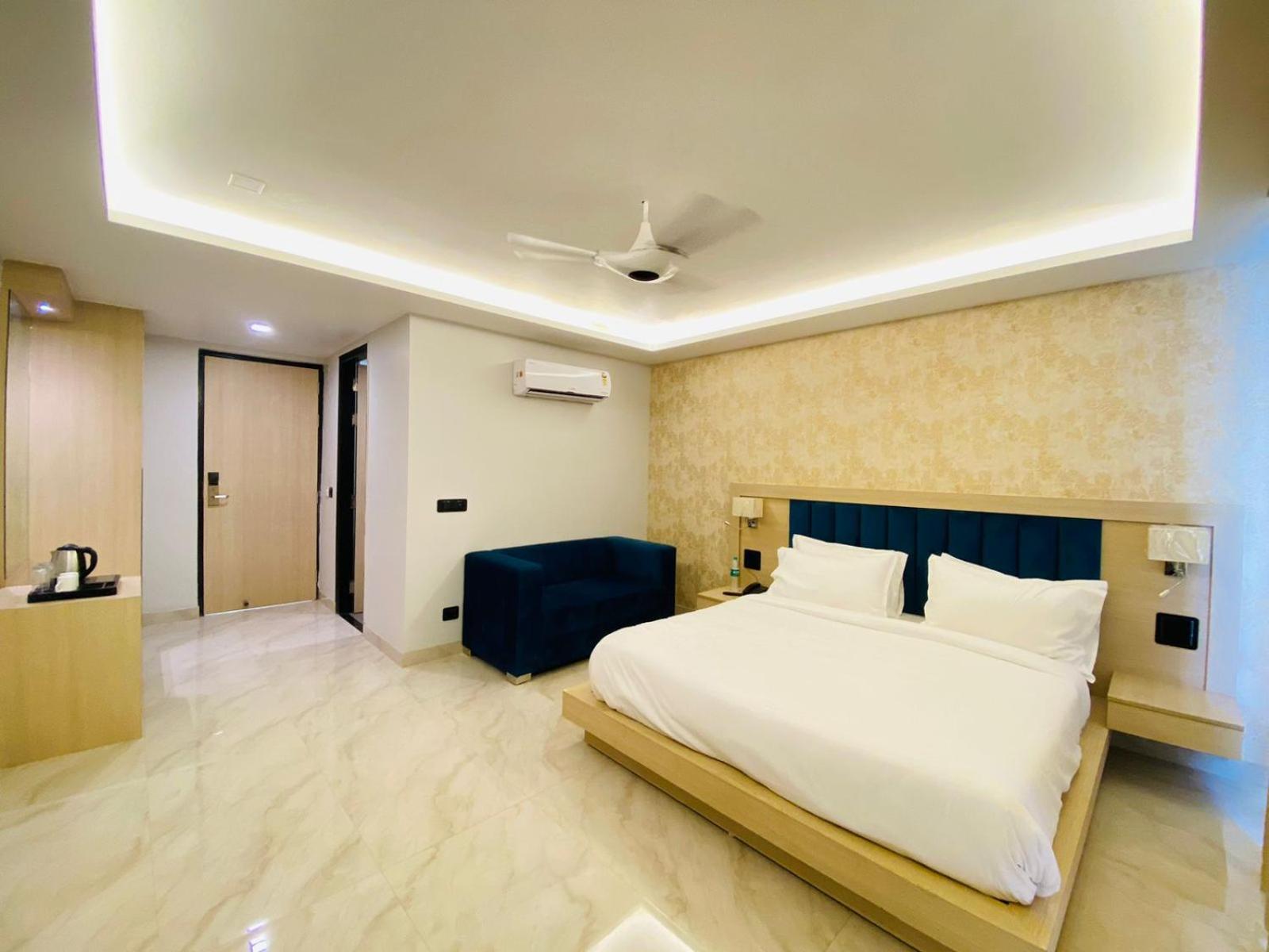 Hotel Holiday Grand نويدا الكبرى المظهر الخارجي الصورة