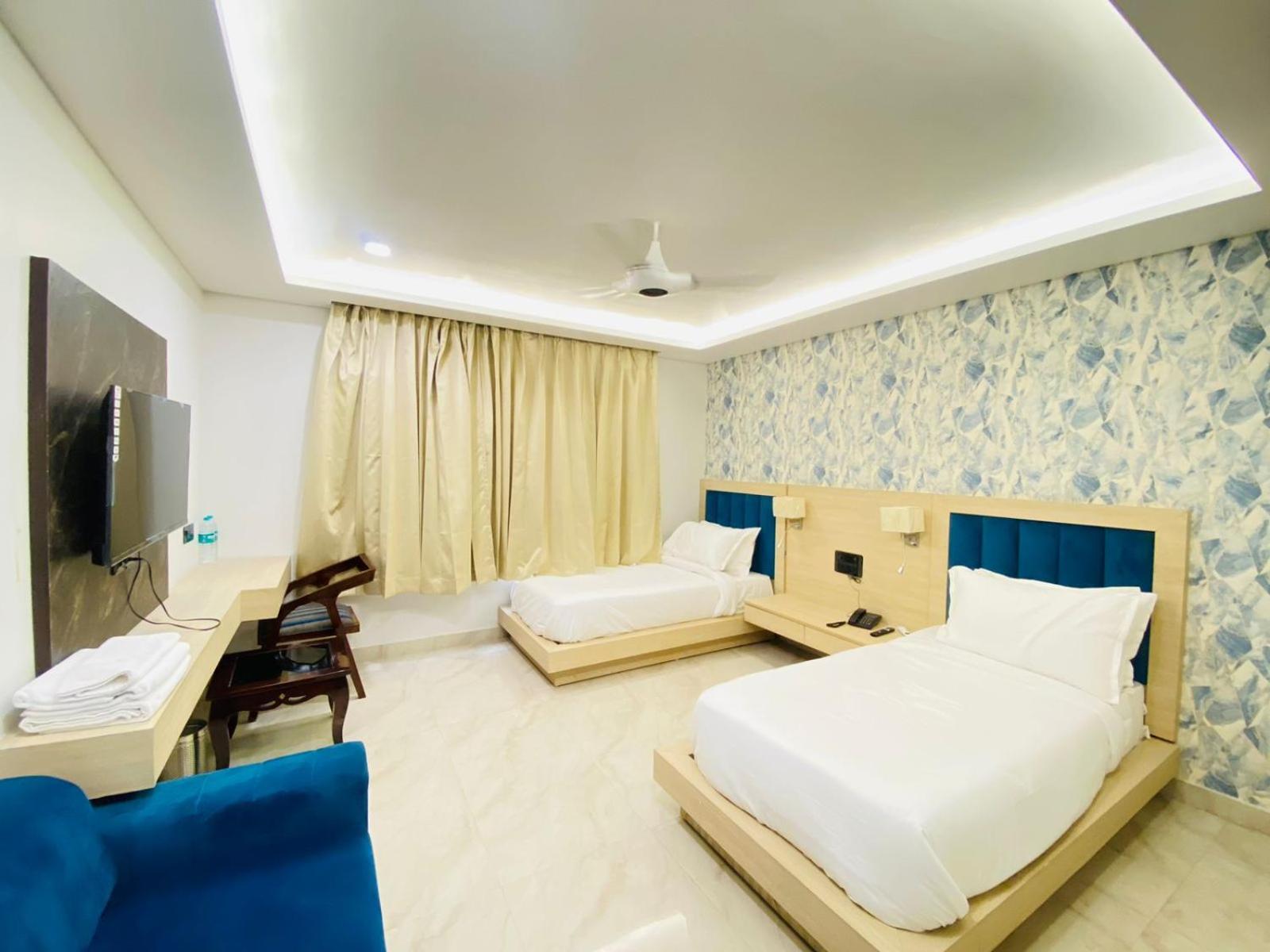 Hotel Holiday Grand نويدا الكبرى المظهر الخارجي الصورة
