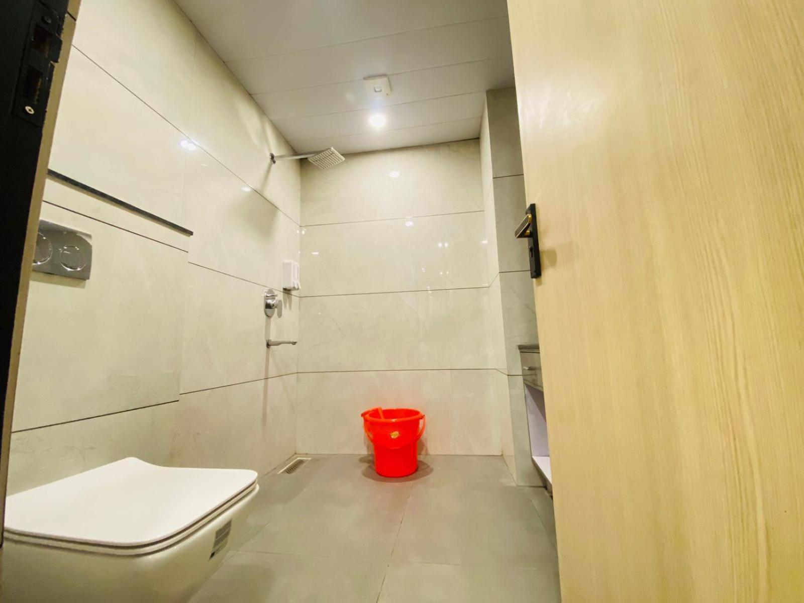 Hotel Holiday Grand نويدا الكبرى المظهر الخارجي الصورة