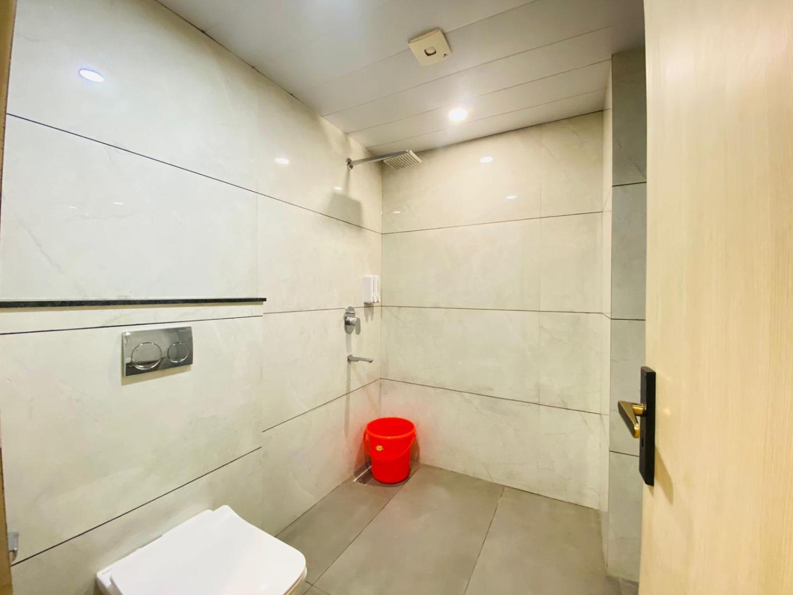 Hotel Holiday Grand نويدا الكبرى المظهر الخارجي الصورة