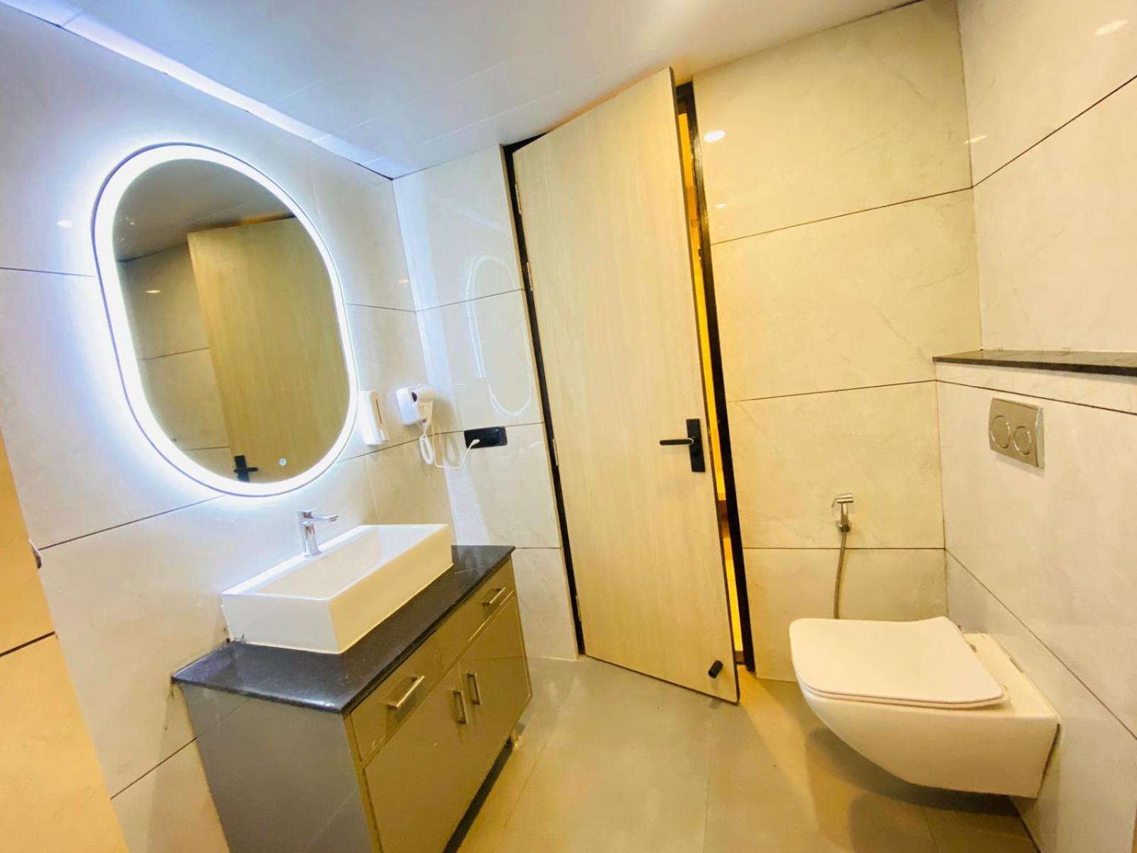 Hotel Holiday Grand نويدا الكبرى المظهر الخارجي الصورة