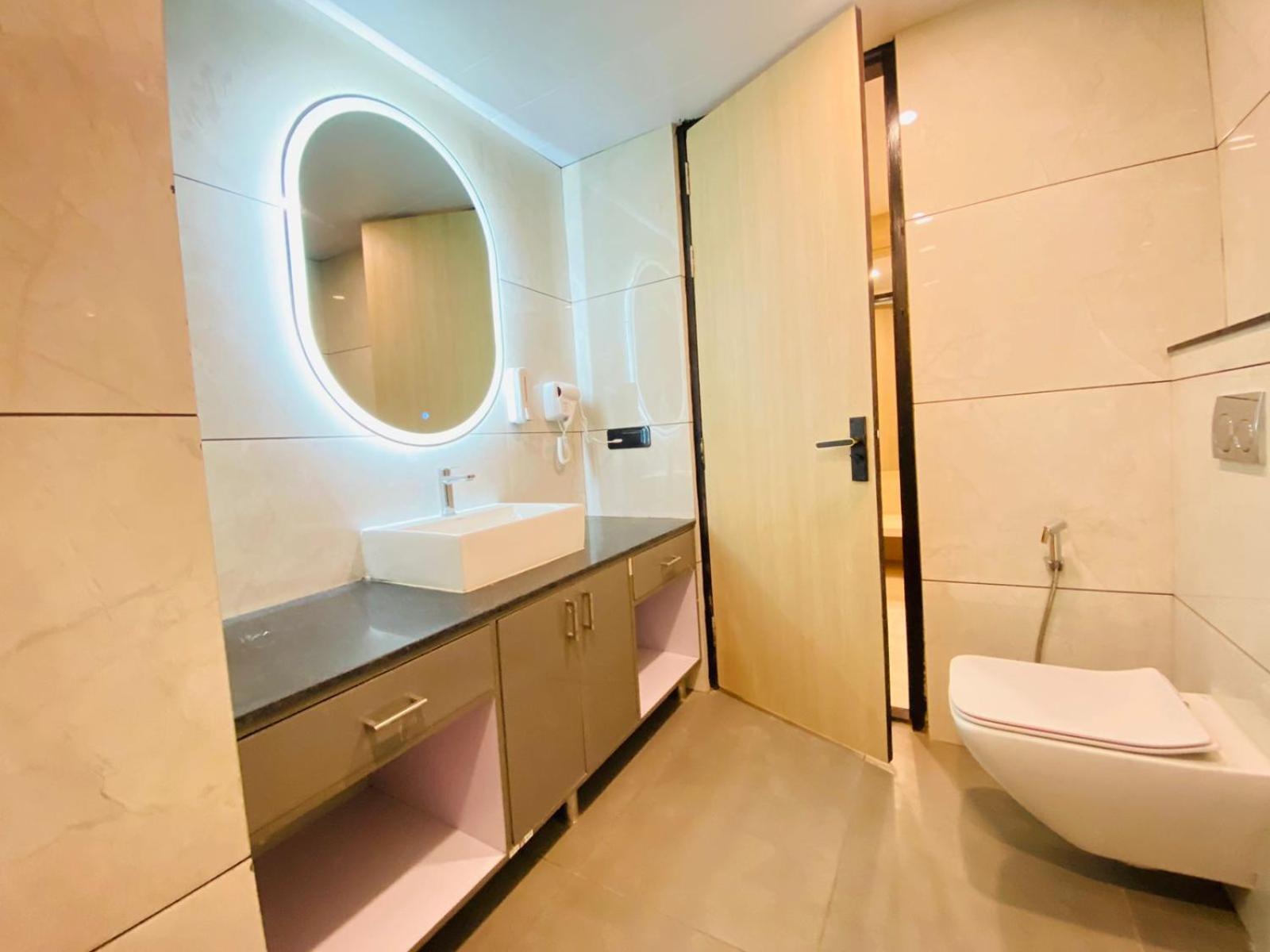 Hotel Holiday Grand نويدا الكبرى المظهر الخارجي الصورة