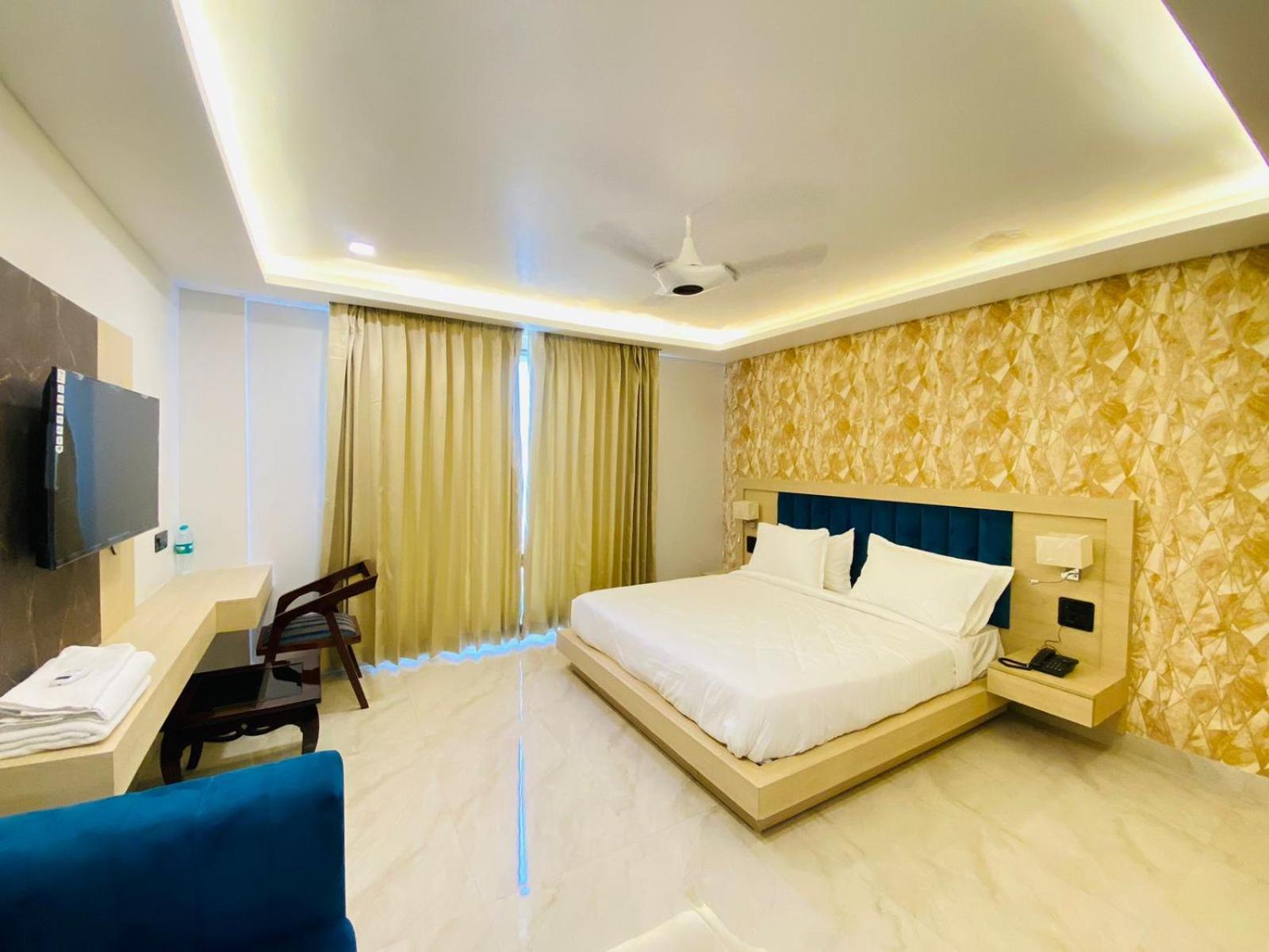Hotel Holiday Grand نويدا الكبرى المظهر الخارجي الصورة