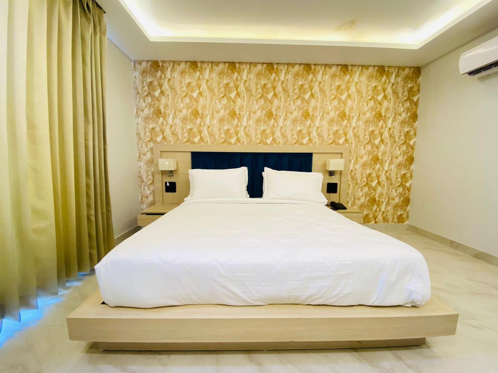 Hotel Holiday Grand نويدا الكبرى المظهر الخارجي الصورة