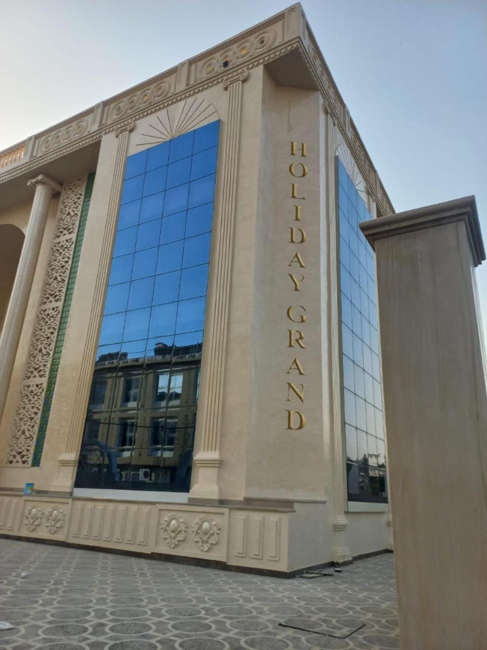 Hotel Holiday Grand نويدا الكبرى المظهر الخارجي الصورة