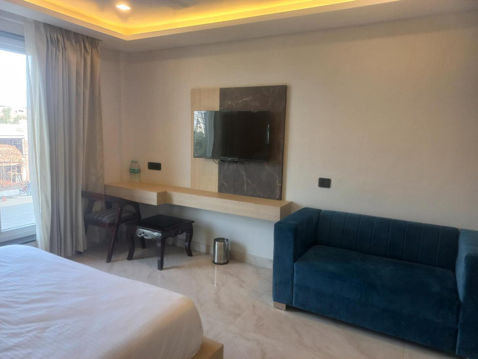 Hotel Holiday Grand نويدا الكبرى المظهر الخارجي الصورة